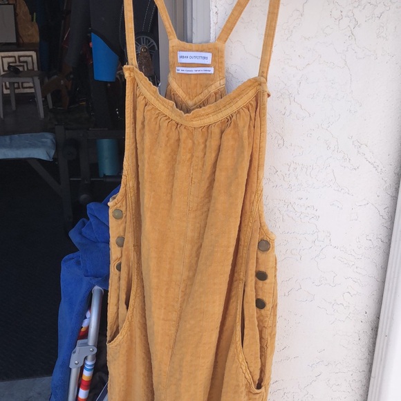 UO Alvie Linen Jumpsuit - Picture 2 of 3